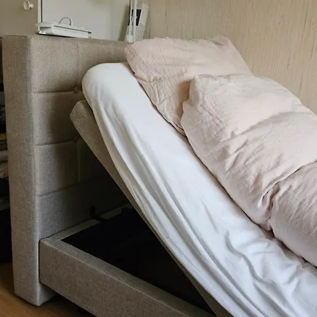 B - Single Bedroom - - Shared With Others - Not Private - * Harstad