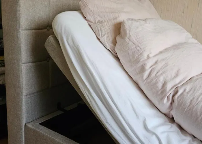 B - Single Bedroom - - Shared With Others - Not Private - * Harstad