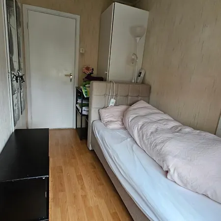 B - Single Bedroom - - Shared With Others - Not Private - Bed & Breakfast *