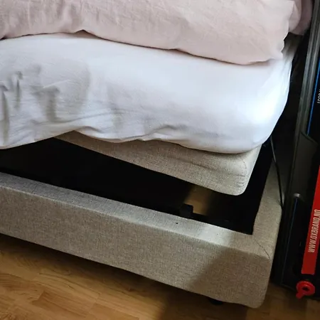 Bed & Breakfast B - Single Bedroom - - Shared With Others - Not Private -